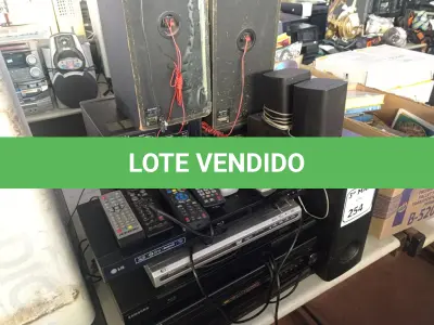 LOTE 254 - 01 LOTE COM 05 DVD’S, 08 CONTROLES REMOTOS, 02 APARELHOS DE SOM E 05 CAIXAS DE SOM AVULSAS. (NO ESTADO) ATENÇÃO! FAZER A VISITAÇÃO ANTES DE ARREMATAR, NÃO SABEMOS SE FUNCIONA. LEILÃO NÃO TEM GARANTIA E NEM DEVOLUÇÃO, SUJEITO A POSSÍVEIS AVARIAS VISÍVEIS/OCULTAS E/OU AUSÊNCIA DE COMPONENTES.