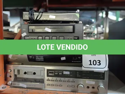 LOTE 103 - 01 TOCA CDS MARCA CCE, 01 VÍDEO CASSETE E 02 APARELHOS ELETRÔNICOS. (NO ESTADO) ATENÇÃO! FAZER A VISITAÇÃO ANTES DE ARREMATAR, NÃO SABEMOS SE FUNCIONA. LEILÃO NÃO TEM GARANTIA E NEM DEVOLUÇÃO, SUJEITO A POSSÍVEIS AVARIAS VISÍVEIS/OCULTAS E/OU AUSÊNCIA DE COMPONENTES.