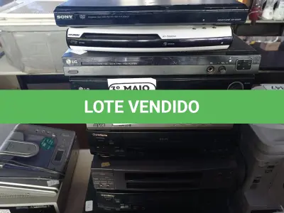 LOTE 346 - 04 VÍDEOS CASSETES E 05 DVD’S MARCAS E MODELOS DIVERSOS. (NO ESTADO) ATENÇÃO! FAZER A VISITAÇÃO ANTES DE ARREMATAR, NÃO SABEMOS SE FUNCIONA. LEILÃO NÃO TEM GARANTIA E NEM DEVOLUÇÃO, SUJEITO A POSSÍVEIS AVARIAS VISÍVEIS/OCULTAS E/OU AUSÊNCIA DE COMPONENTES.