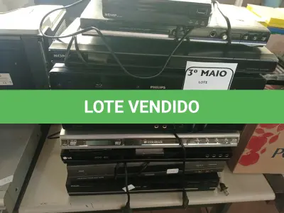 LOTE 343 - 10 APARELHOS DE DVD’S MARCAS E MODELOS DIVERSOS. (NO ESTADO) ATENÇÃO! FAZER A VISITAÇÃO ANTES DE ARREMATAR, NÃO SABEMOS SE FUNCIONA. LEILÃO NÃO TEM GARANTIA E NEM DEVOLUÇÃO, SUJEITO A POSSÍVEIS AVARIAS VISÍVEIS/OCULTAS E/OU AUSÊNCIA DE COMPONENTES.