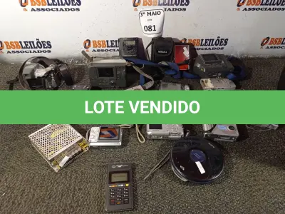 LOTE 081 - 01 LOTE COM CÂMERAS E FILMADORAS MARCAS E MODELOS DIVERSOS E 02 GPS. (NO ESTADO) ATENÇÃO! FAZER A VISITAÇÃO ANTES DE ARREMATAR, NÃO SABEMOS SE FUNCIONA. LEILÃO NÃO TEM GARANTIA E NEM DEVOLUÇÃO, SUJEITO A POSSÍVEIS AVARIAS VISÍVEIS/OCULTAS E/OU AUSÊNCIA DE COMPONENTES.