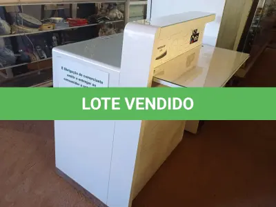 LOTE 328 - 01 BALCÃO CAIXA PARA COMÉRCIO. (NO ESTADO) ATENÇÃO! FAZER A VISITAÇÃO ANTES DE ARREMATAR, NÃO SABEMOS SE FUNCIONA. LEILÃO NÃO TEM GARANTIA E NEM DEVOLUÇÃO, SUJEITO A POSSÍVEIS AVARIAS VISÍVEIS/OCULTAS E/OU AUSÊNCIA DE COMPONENTES.
