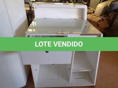 LOTE 328 - 01 BALCÃO CAIXA PARA COMÉRCIO. (NO ESTADO) ATENÇÃO! FAZER A VISITAÇÃO ANTES DE ARREMATAR, NÃO SABEMOS SE FUNCIONA. LEILÃO NÃO TEM GARANTIA E NEM DEVOLUÇÃO, SUJEITO A POSSÍVEIS AVARIAS VISÍVEIS/OCULTAS E/OU AUSÊNCIA DE COMPONENTES.