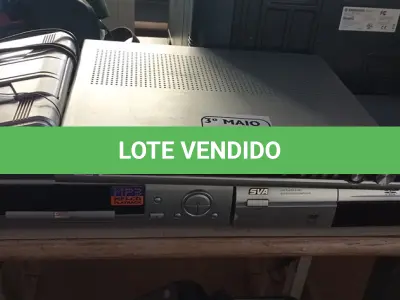 LOTE 344 - 03 APARELHOS DE DVD’S MARCAS E MODELOS DIVERSOS E 01 MICRO SYSTEM COMPACTO MODELO:MC-880. (NO ESTADO) ATENÇÃO! FAZER A VISITAÇÃO ANTES DE ARREMATAR, NÃO SABEMOS SE FUNCIONA. LEILÃO NÃO TEM GARANTIA E NEM DEVOLUÇÃO, SUJEITO A POSSÍVEIS AVARIAS VISÍVEIS/OCULTAS E/OU AUSÊNCIA DE COMPONENTES.