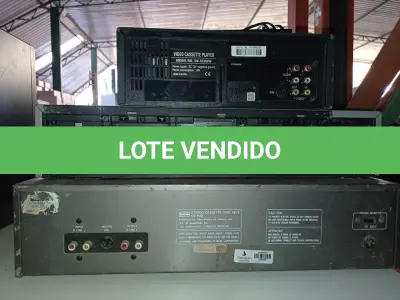 LOTE 103 - 01 TOCA CDS MARCA CCE, 01 VÍDEO CASSETE E 02 APARELHOS ELETRÔNICOS. (NO ESTADO) ATENÇÃO! FAZER A VISITAÇÃO ANTES DE ARREMATAR, NÃO SABEMOS SE FUNCIONA. LEILÃO NÃO TEM GARANTIA E NEM DEVOLUÇÃO, SUJEITO A POSSÍVEIS AVARIAS VISÍVEIS/OCULTAS E/OU AUSÊNCIA DE COMPONENTES.