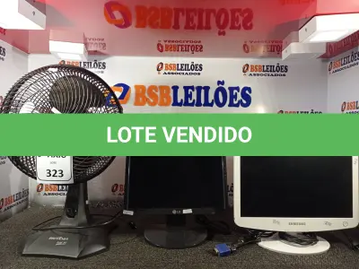 LOTE 323 - 02 MONITORES LCD E 01 VENTILADOR COM AVARIAS. (NO ESTADO) ATENÇÃO! FAZER A VISITAÇÃO ANTES DE ARREMATAR, NÃO SABEMOS SE FUNCIONA. LEILÃO NÃO TEM GARANTIA E NEM DEVOLUÇÃO, SUJEITO A POSSÍVEIS AVARIAS VISÍVEIS/OCULTAS E/OU AUSÊNCIA DE COMPONENTES.