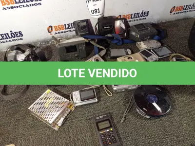 LOTE 081 - 01 LOTE COM CÂMERAS E FILMADORAS MARCAS E MODELOS DIVERSOS E 02 GPS. (NO ESTADO) ATENÇÃO! FAZER A VISITAÇÃO ANTES DE ARREMATAR, NÃO SABEMOS SE FUNCIONA. LEILÃO NÃO TEM GARANTIA E NEM DEVOLUÇÃO, SUJEITO A POSSÍVEIS AVARIAS VISÍVEIS/OCULTAS E/OU AUSÊNCIA DE COMPONENTES.