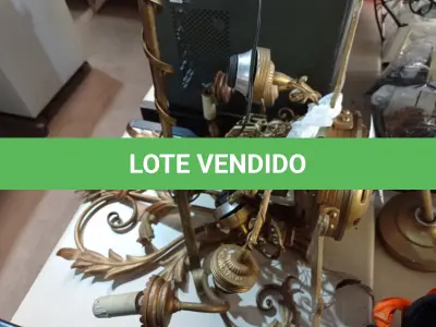 LOTE 219 - 02 ABAJURES, SENDO 01 DE TETO E 01 LUMINÁRIA DE PAREDE. (NO ESTADO) ATENÇÃO! FAZER A VISITAÇÃO ANTES DE ARREMATAR, NÃO SABEMOS SE FUNCIONA. LEILÃO NÃO TEM GARANTIA E NEM DEVOLUÇÃO, SUJEITO A POSSÍVEIS AVARIAS VISÍVEIS/OCULTAS E/OU AUSÊNCIA DE COMPONENTES.