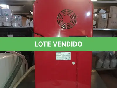 LOTE 411 - 01 MINE GELADEIRA 220V COM FONTE DE 12V MODELO: F15 1230 MARCA MOBICOOL. (NO ESTADO) ATENÇÃO! FAZER A VISITAÇÃO ANTES DE ARREMATAR, NÃO SABEMOS SE FUNCIONA. LEILÃO NÃO TEM GARANTIA E NEM DEVOLUÇÃO, SUJEITO A POSSÍVEIS AVARIAS VISÍVEIS/OCULTAS E/OU AUSÊNCIA DE COMPONENTES.