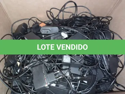 LOTE 432 - 01 LOTE COM GRANDE QUANTIDADE DE DIVERSOS ADAPTADORES. (NO ESTADO) ATENÇÃO! FAZER A VISITAÇÃO ANTES DE ARREMATAR, NÃO SABEMOS SE FUNCIONA. LEILÃO NÃO TEM GARANTIA E NEM DEVOLUÇÃO, SUJEITO A POSSÍVEIS AVARIAS VISÍVEIS/OCULTAS E/OU AUSÊNCIA DE COMPONENTES.