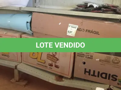 LOTE 435 - 01 PISCINA DE BOLINHAS COM APROXIMADAMENTE 500 BOLINHAS MEDINDO 1X1 E 01 TATAME. (NO ESTADO) ATENÇÃO! FAZER A VISITAÇÃO ANTES DE ARREMATAR, NÃO SABEMOS SE FUNCIONA. LEILÃO NÃO TEM GARANTIA E NEM DEVOLUÇÃO, SUJEITO A POSSÍVEIS AVARIAS VISÍVEIS/OCULTAS E/OU AUSÊNCIA DE COMPONENTES.
