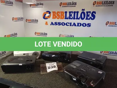 LOTE 038 - 05 PROJETORES MULTIMIDIA MARCAS E MODELOS DIVERSOS PARA RETIRADA DE PEÇAS. (NO ESTADO) ATENÇÃO! FAZER A VISITAÇÃO ANTES DE ARREMATAR, NÃO SABEMOS SE FUNCIONA. LEILÃO NÃO TEM GARANTIA E NEM DEVOLUÇÃO, SUJEITO A POSSÍVEIS AVARIAS VISÍVEIS/OCULTAS E/OU AUSÊNCIA DE COMPONENTES.