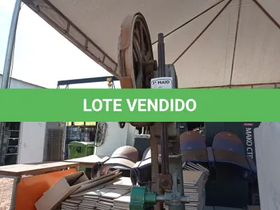 LOTE 480 - 01 SERRA FITA PARA MARCENARIA COM VOLANTE DE 60 MARCA INVICTA. (NO ESTADO) ATENÇÃO! FAZER A VISITAÇÃO ANTES DE ARREMATAR, NÃO SABEMOS SE FUNCIONA. LEILÃO NÃO TEM GARANTIA E NEM DEVOLUÇÃO, SUJEITO A POSSÍVEIS AVARIAS VISÍVEIS/OCULTAS E/OU AUSÊNCIA DE COMPONENTES.