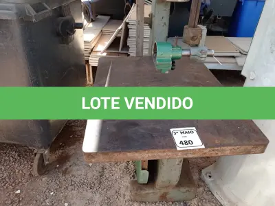 LOTE 480 - 01 SERRA FITA PARA MARCENARIA COM VOLANTE DE 60 MARCA INVICTA. (NO ESTADO) ATENÇÃO! FAZER A VISITAÇÃO ANTES DE ARREMATAR, NÃO SABEMOS SE FUNCIONA. LEILÃO NÃO TEM GARANTIA E NEM DEVOLUÇÃO, SUJEITO A POSSÍVEIS AVARIAS VISÍVEIS/OCULTAS E/OU AUSÊNCIA DE COMPONENTES.