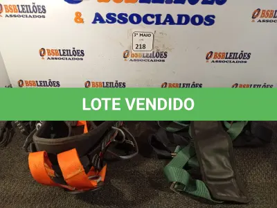 LOTE 218 - 02 CINTOS DE SEGURANÇA. (NO ESTADO) ATENÇÃO! FAZER A VISITAÇÃO ANTES DE ARREMATAR, NÃO SABEMOS SE FUNCIONA. LEILÃO NÃO TEM GARANTIA E NEM DEVOLUÇÃO, SUJEITO A POSSÍVEIS AVARIAS VISÍVEIS/OCULTAS E/OU AUSÊNCIA DE COMPONENTES.