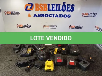 LOTE 032 - 01 LOTE COM VÁRIOS CARREGADORES PARA PARAFUSADEIRAS MARCAS E MODELOS DIVERSOS. (NO ESTADO) ATENÇÃO! FAZER A VISITAÇÃO ANTES DE ARREMATAR, NÃO SABEMOS SE FUNCIONA. LEILÃO NÃO TEM GARANTIA E NEM DEVOLUÇÃO, SUJEITO A POSSÍVEIS AVARIAS VISÍVEIS/OCULTAS E/OU AUSÊNCIA DE COMPONENTES.