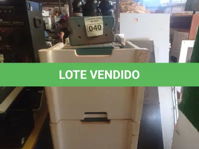 LOTE 040 - 01 LOTE COM GRANDE QUANTIDADE DE PLACAS PARA FAZER GELO RÍGIDO REUTILIZÁVEL. (NO ESTADO) ATENÇÃO! FAZER A VISITAÇÃO ANTES DE ARREMATAR, NÃO SABEMOS SE FUNCIONA. LEILÃO NÃO TEM GARANTIA E NEM DEVOLUÇÃO, SUJEITO A POSSÍVEIS AVARIAS VISÍVEIS/OCULTAS E/OU AUSÊNCIA DE COMPONENTES.