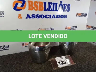 LOTE 128 - 02 BALDES PARA GELO EM INOX. (NO ESTADO) ATENÇÃO! FAZER A VISITAÇÃO ANTES DE ARREMATAR, NÃO SABEMOS SE FUNCIONA. LEILÃO NÃO TEM GARANTIA E NEM DEVOLUÇÃO, SUJEITO A POSSÍVEIS AVARIAS VISÍVEIS/OCULTAS E/OU AUSÊNCIA DE COMPONENTES.