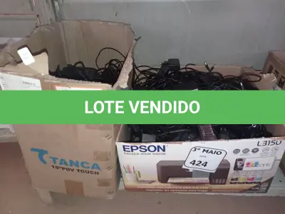 LOTE 424 - 01 LOTE COM GRANDE QUANTIDADE DE DIVERSOS ADAPTADORES. (NO ESTADO) ATENÇÃO! FAZER A VISITAÇÃO ANTES DE ARREMATAR, NÃO SABEMOS SE FUNCIONA. LEILÃO NÃO TEM GARANTIA E NEM DEVOLUÇÃO, SUJEITO A POSSÍVEIS AVARIAS VISÍVEIS/OCULTAS E/OU AUSÊNCIA DE COMPONENTES.