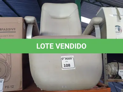 LOTE 108 - 01 CADEIRA DE DESCANSO. (NO ESTADO) ATENÇÃO! FAZER A VISITAÇÃO ANTES DE ARREMATAR, NÃO SABEMOS SE FUNCIONA. LEILÃO NÃO TEM GARANTIA E NEM DEVOLUÇÃO, SUJEITO A POSSÍVEIS AVARIAS VISÍVEIS/OCULTAS E/OU AUSÊNCIA DE COMPONENTES.