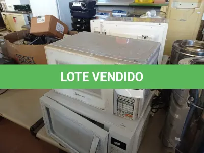 LOTE 248 - 04 MICRO-ONDAS MARCAS E MODELOS DIVERSOS, SENDO 01 COM PRATO. (NO ESTADO) ATENÇÃO! FAZER A VISITAÇÃO ANTES DE ARREMATAR, NÃO SABEMOS SE FUNCIONA. LEILÃO NÃO TEM GARANTIA E NEM DEVOLUÇÃO, SUJEITO A POSSÍVEIS AVARIAS VISÍVEIS/OCULTAS E/OU AUSÊNCIA DE COMPONENTES.