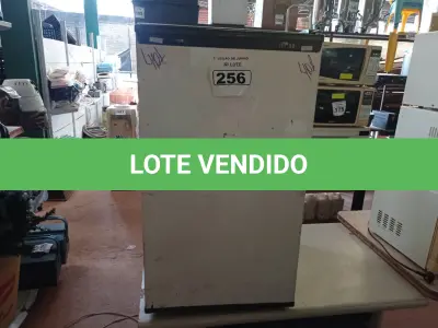 LOTE 256 - 01 FRIGOBAR MARCA CÔNSUL 220V. (NO ESTADO) ATENÇÃO! FAZER A VISITAÇÃO ANTES DE ARREMATAR, NÃO SABEMOS SE FUNCIONA. LEILÃO NÃO TEM GARANTIA E NEM DEVOLUÇÃO, SUJEITO A POSSÍVEIS AVARIAS VISÍVEIS/OCULTAS E/OU AUSÊNCIA DE COMPONENTES.