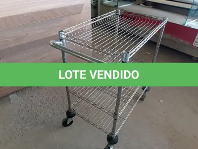 LOTE 060 - 01 CARRINHO PARA COPA COM 03 BANDEJAS E RODINHAS. (NO ESTADO) ATENÇÃO! FAZER A VISITAÇÃO ANTES DE ARREMATAR, NÃO SABEMOS SE FUNCIONA. LEILÃO NÃO TEM GARANTIA E NEM DEVOLUÇÃO, SUJEITO A POSSÍVEIS AVARIAS VISÍVEIS/OCULTAS E/OU AUSÊNCIA DE COMPONENTES.