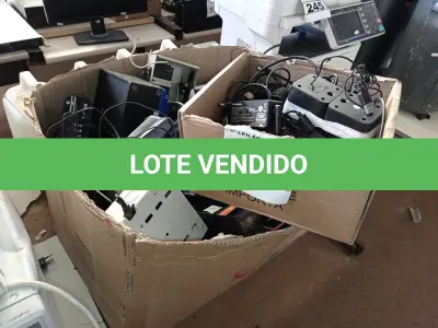 LOTE 247 - 01 CAIXA COM DIVERSOS ITENS: FONTES PARA NOTEBOOK, DISJUNTORES, APARELHOS TELEFÔNICOS...  (NO ESTADO) ATENÇÃO! FAZER A VISITAÇÃO ANTES DE ARREMATAR, NÃO SABEMOS SE FUNCIONA. LEILÃO NÃO TEM GARANTIA E NEM DEVOLUÇÃO, SUJEITO A POSSÍVEIS AVARIAS VISÍVEIS/OCULTAS E/OU AUSÊNCIA DE COMPONENTES.