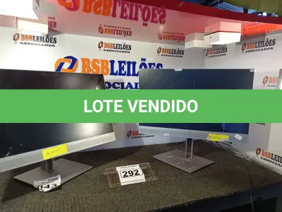 LOTE 292 - 02 MONITORES MARCA HP COM AVARIAS. (LIGANDO MAS COM A TELA QUEBRADA)(NO ESTADO) ATENÇÃO! FAZER A VISITAÇÃO ANTES DE ARREMATAR, NÃO SABEMOS SE FUNCIONA. LEILÃO NÃO TEM GARANTIA E NEM DEVOLUÇÃO, SUJEITO A POSSÍVEIS AVARIAS VISÍVEIS/OCULTAS E/OU AUSÊNCIA DE COMPONENTES.