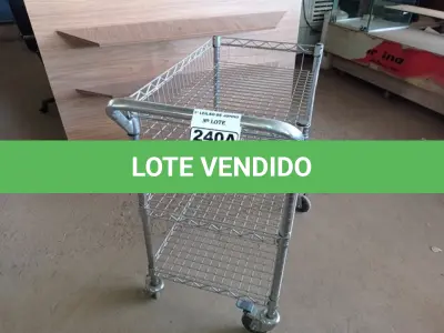 LOTE 240 - 01 CARRINHO PARA COPA COM 03 BANDEJAS E RODINHAS. (NO ESTADO) ATENÇÃO! FAZER A VISITAÇÃO ANTES DE ARREMATAR, NÃO SABEMOS SE FUNCIONA. LEILÃO NÃO TEM GARANTIA E NEM DEVOLUÇÃO, SUJEITO A POSSÍVEIS AVARIAS VISÍVEIS/OCULTAS E/OU AUSÊNCIA DE COMPONENTES.