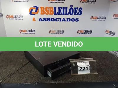 LOTE 221 - 01 CAIXA REGISTRADORA PARA DINHEIRO MANUAL. (NO ESTADO) ATENÇÃO! FAZER A VISITAÇÃO ANTES DE ARREMATAR, NÃO SABEMOS SE FUNCIONA. LEILÃO NÃO TEM GARANTIA E NEM DEVOLUÇÃO, SUJEITO A POSSÍVEIS AVARIAS VISÍVEIS/OCULTAS E/OU AUSÊNCIA DE COMPONENTES.