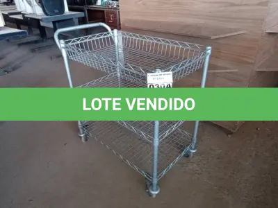 LOTE 030 - 01 CARRINHO PARA COPA COM 03 BANDEJAS E RODINHAS. (NO ESTADO) ATENÇÃO! FAZER A VISITAÇÃO ANTES DE ARREMATAR, NÃO SABEMOS SE FUNCIONA. LEILÃO NÃO TEM GARANTIA E NEM DEVOLUÇÃO, SUJEITO A POSSÍVEIS AVARIAS VISÍVEIS/OCULTAS E/OU AUSÊNCIA DE COMPONENTES.