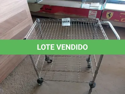 LOTE 060 - 01 CARRINHO PARA COPA COM 03 BANDEJAS E RODINHAS. (NO ESTADO) ATENÇÃO! FAZER A VISITAÇÃO ANTES DE ARREMATAR, NÃO SABEMOS SE FUNCIONA. LEILÃO NÃO TEM GARANTIA E NEM DEVOLUÇÃO, SUJEITO A POSSÍVEIS AVARIAS VISÍVEIS/OCULTAS E/OU AUSÊNCIA DE COMPONENTES.