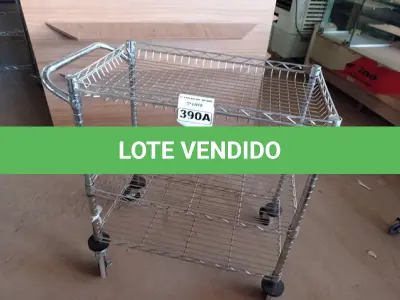 LOTE 390 - 01 CARRINHO PARA COPA COM 03 BANDEJAS E RODINHAS. (NO ESTADO) ATENÇÃO! FAZER A VISITAÇÃO ANTES DE ARREMATAR, NÃO SABEMOS SE FUNCIONA. LEILÃO NÃO TEM GARANTIA E NEM DEVOLUÇÃO, SUJEITO A POSSÍVEIS AVARIAS VISÍVEIS/OCULTAS E/OU AUSÊNCIA DE COMPONENTES.