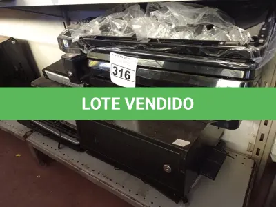 LOTE 316 - 01 LOTE COM DIVERSOS DVDS, 01 CAIXA ELETRÔNICO, PÉS PARA TV, TECLADOS E DIVERSOS. (NO ESTADO) ATENÇÃO! FAZER A VISITAÇÃO ANTES DE ARREMATAR, NÃO SABEMOS SE FUNCIONA. LEILÃO NÃO TEM GARANTIA E NEM DEVOLUÇÃO, SUJEITO A POSSÍVEIS AVARIAS VISÍVEIS/OCULTAS E/OU AUSÊNCIA DE COMPONENTES.
