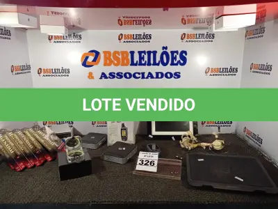 LOTE 326 - 01 LOTE COM 02 MOLINETES INCOMPLETOS, 01 FONTE CHAVEADA, 01 GPSMAP 60CX, 06 FITAS CASSETE, 02 SUCATAS DE MINE CPU, 01 MESA PARA NOTEBOOK, 01 PORTA RETRATO DIGITAL E 01 LUPA. (NO ESTADO) ATENÇÃO! FAZER A VISITAÇÃO ANTES DE ARREMATAR, NÃO SABEMOS SE FUNCIONA. LEILÃO NÃO TEM GARANTIA E NEM DEVOLUÇÃO, SUJEITO A POSSÍVEIS AVARIAS VISÍVEIS/OCULTAS E/OU AUSÊNCIA DE COMPONENTES.