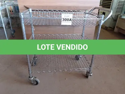 LOTE 300 - 01 CARRINHO PARA COPA COM 03 BANDEJAS E RODINHAS. (NO ESTADO) ATENÇÃO! FAZER A VISITAÇÃO ANTES DE ARREMATAR, NÃO SABEMOS SE FUNCIONA. LEILÃO NÃO TEM GARANTIA E NEM DEVOLUÇÃO, SUJEITO A POSSÍVEIS AVARIAS VISÍVEIS/OCULTAS E/OU AUSÊNCIA DE COMPONENTES.