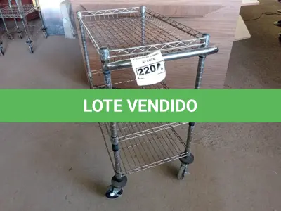 LOTE 220 - 01 CARRINHO PARA COPA COM 03 BANDEJAS E RODINHAS. (NO ESTADO) ATENÇÃO! FAZER A VISITAÇÃO ANTES DE ARREMATAR, NÃO SABEMOS SE FUNCIONA. LEILÃO NÃO TEM GARANTIA E NEM DEVOLUÇÃO, SUJEITO A POSSÍVEIS AVARIAS VISÍVEIS/OCULTAS E/OU AUSÊNCIA DE COMPONENTES.