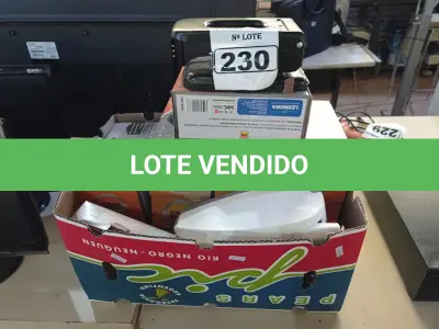 LOTE 230 - 01 CAIXA COM MATERIAIS DIVERSOS PARA ESCRITÓRIO. (NO ESTADO) ATENÇÃO! FAZER A VISITAÇÃO ANTES DE ARREMATAR, NÃO SABEMOS SE FUNCIONA. LEILÃO NÃO TEM GARANTIA E NEM DEVOLUÇÃO, SUJEITO A POSSÍVEIS AVARIAS VISÍVEIS/OCULTAS E/OU AUSÊNCIA DE COMPONENTES.