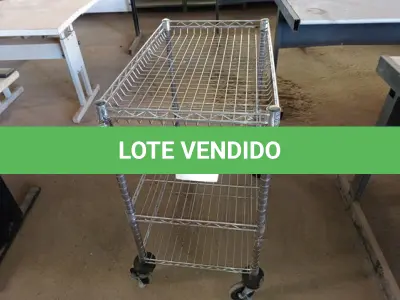 LOTE 230 - 01 CARRINHO PARA COPA COM 03 BANDEJAS E RODINHAS. (NO ESTADO) ATENÇÃO! FAZER A VISITAÇÃO ANTES DE ARREMATAR, NÃO SABEMOS SE FUNCIONA. LEILÃO NÃO TEM GARANTIA E NEM DEVOLUÇÃO, SUJEITO A POSSÍVEIS AVARIAS VISÍVEIS/OCULTAS E/OU AUSÊNCIA DE COMPONENTES.