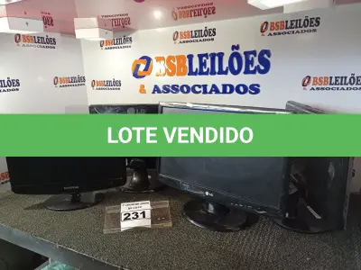 LOTE 231 - 04 MONITORES LCD MARCAS E MODELOS DIVERSOS. (NO ESTADO) ATENÇÃO! FAZER A VISITAÇÃO ANTES DE ARREMATAR, NÃO SABEMOS SE FUNCIONA. LEILÃO NÃO TEM GARANTIA E NEM DEVOLUÇÃO, SUJEITO A POSSÍVEIS AVARIAS VISÍVEIS/OCULTAS E/OU AUSÊNCIA DE COMPONENTES.