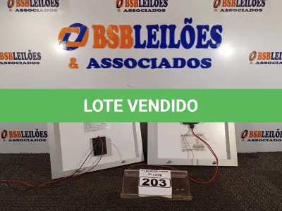LOTE 203 - 02 PLACAS SOLARES 18V 10W. (NO ESTADO) ATENÇÃO! FAZER A VISITAÇÃO ANTES DE ARREMATAR, NÃO SABEMOS SE FUNCIONA. LEILÃO NÃO TEM GARANTIA E NEM DEVOLUÇÃO, SUJEITO A POSSÍVEIS AVARIAS VISÍVEIS/OCULTAS E/OU AUSÊNCIA DE COMPONENTES.