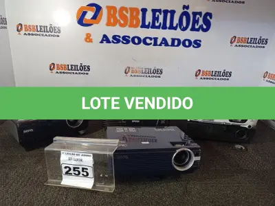 LOTE 255 - 05 PROJETORES MULTIMIDIA MARCAS E MODELOS DIVERSOS. (NO ESTADO) ATENÇÃO! FAZER A VISITAÇÃO ANTES DE ARREMATAR, NÃO SABEMOS SE FUNCIONA. LEILÃO NÃO TEM GARANTIA E NEM DEVOLUÇÃO, SUJEITO A POSSÍVEIS AVARIAS VISÍVEIS/OCULTAS E/OU AUSÊNCIA DE COMPONENTES.