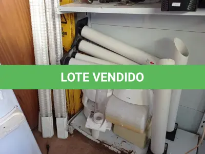 LOTE 271 - 08 PLACAS DE ATENÇÃO PARA PISO MOLHADO, 06 DISPENSES, 03 LUMINÁRIAS E VÁRIOS SUPORTES PARA COPOS DESCARTÁVEIS. (NO ESTADO) ATENÇÃO! FAZER A VISITAÇÃO ANTES DE ARREMATAR, NÃO SABEMOS SE FUNCIONA. LEILÃO NÃO TEM GARANTIA E NEM DEVOLUÇÃO, SUJEITO A POSSÍVEIS AVARIAS VISÍVEIS/OCULTAS E/OU AUSÊNCIA DE COMPONENTES.