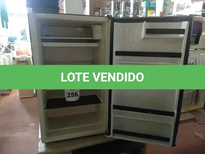 LOTE 256 - 01 FRIGOBAR MARCA CÔNSUL 220V. (NO ESTADO) ATENÇÃO! FAZER A VISITAÇÃO ANTES DE ARREMATAR, NÃO SABEMOS SE FUNCIONA. LEILÃO NÃO TEM GARANTIA E NEM DEVOLUÇÃO, SUJEITO A POSSÍVEIS AVARIAS VISÍVEIS/OCULTAS E/OU AUSÊNCIA DE COMPONENTES.