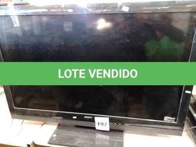 LOTE 197 - 01 TV 52’’POL MARCA SONY COM TROLE REMOTO. COM AVARIAS. (NO ESTADO) ATENÇÃO! FAZER A VISITAÇÃO ANTES DE ARREMATAR, NÃO SABEMOS SE FUNCIONA. LEILÃO NÃO TEM GARANTIA E NEM DEVOLUÇÃO, SUJEITO A POSSÍVEIS AVARIAS VISÍVEIS/OCULTAS E/OU AUSÊNCIA DE COMPONENTES.