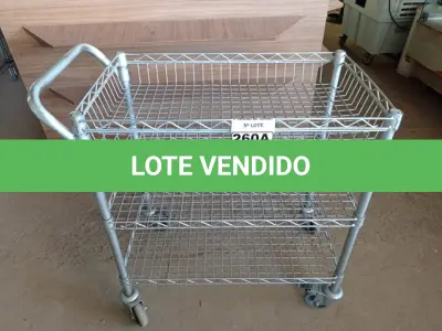 LOTE 260 - 01 CARRINHO PARA COPA COM 03 BANDEJAS E RODINHAS. (NO ESTADO) ATENÇÃO! FAZER A VISITAÇÃO ANTES DE ARREMATAR, NÃO SABEMOS SE FUNCIONA. LEILÃO NÃO TEM GARANTIA E NEM DEVOLUÇÃO, SUJEITO A POSSÍVEIS AVARIAS VISÍVEIS/OCULTAS E/OU AUSÊNCIA DE COMPONENTES.