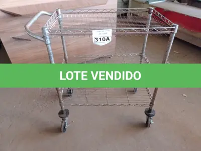 LOTE 310 - 01 CARRINHO PARA COPA COM 03 BANDEJAS E RODINHAS. (NO ESTADO) ATENÇÃO! FAZER A VISITAÇÃO ANTES DE ARREMATAR, NÃO SABEMOS SE FUNCIONA. LEILÃO NÃO TEM GARANTIA E NEM DEVOLUÇÃO, SUJEITO A POSSÍVEIS AVARIAS VISÍVEIS/OCULTAS E/OU AUSÊNCIA DE COMPONENTES.