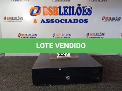 LOTE 227 - 01 CAIXA REGISTRADORA PARA DINHEIRO MANUAL. (NO ESTADO) ATENÇÃO! FAZER A VISITAÇÃO ANTES DE ARREMATAR, NÃO SABEMOS SE FUNCIONA. LEILÃO NÃO TEM GARANTIA E NEM DEVOLUÇÃO, SUJEITO A POSSÍVEIS AVARIAS VISÍVEIS/OCULTAS E/OU AUSÊNCIA DE COMPONENTES.