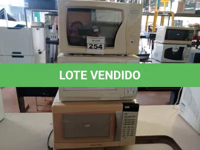 LOTE 254 - 03 MICRO-ONDAS MARCAS E MODELOS DIVERSOS SENDO 02 COM PRATO. (NO ESTADO) ATENÇÃO! FAZER A VISITAÇÃO ANTES DE ARREMATAR, NÃO SABEMOS SE FUNCIONA. LEILÃO NÃO TEM GARANTIA E NEM DEVOLUÇÃO, SUJEITO A POSSÍVEIS AVARIAS VISÍVEIS/OCULTAS E/OU AUSÊNCIA DE COMPONENTES.